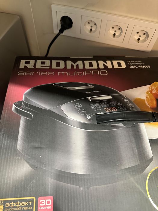 Redmond RMC-M800S