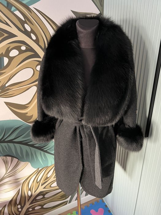 Palton Alpaca cu guler si maneci din blana de vulpe  , marimea S