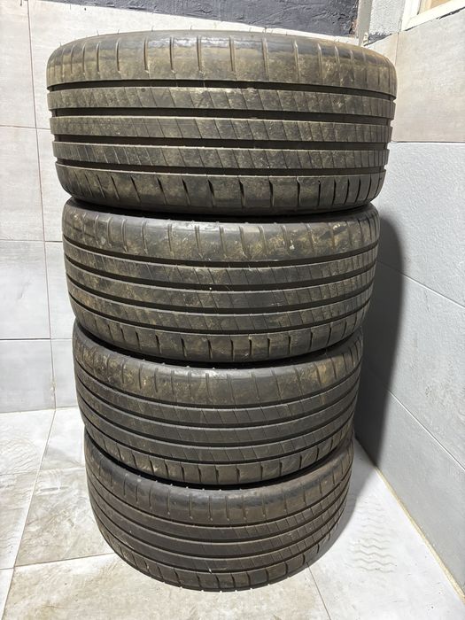 Anvelope de vara Bridgestone 235 35 R19