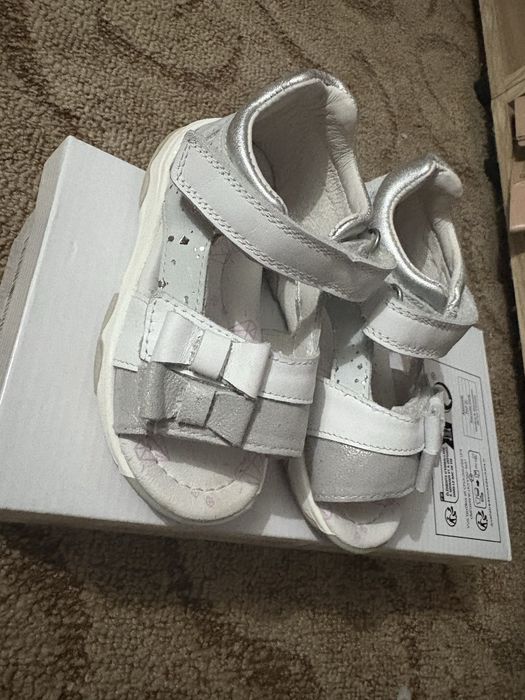 Sandale fetite nr 23 biomecanics 120 lei si 24 dd step 160 lei
