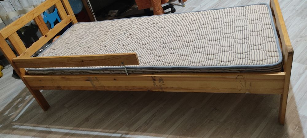 Кровать с ортопедическим матрацем