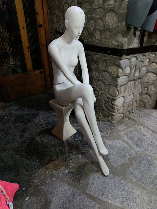 Много запазени манекени мъжки и женски