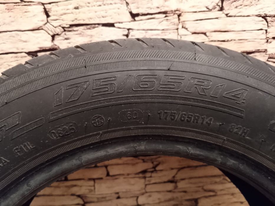 летние шины автомобиля пружен для гранта