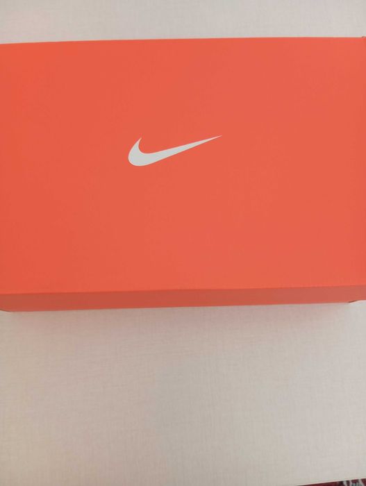 Чисто нови оригинални мъжки маратонки "Найк"