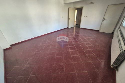 Самостоятелна къща в град Аксаково