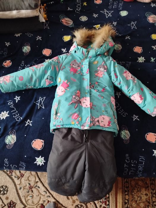 Продам зимние комбинезоны на девочку