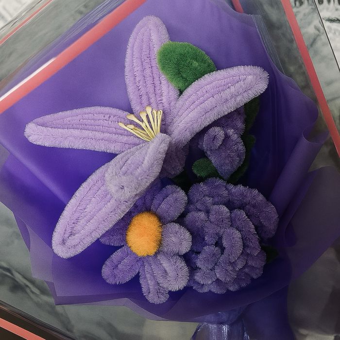 Buchet de flori din sârmă plușată