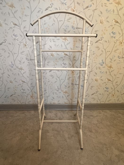 Вешалка напольная метплическая