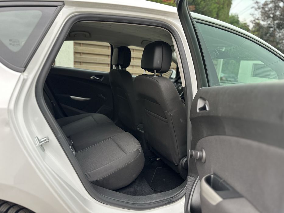 Opel Astra J Hatchback/ 1.7CDTI//6+1Trepte 2010/Euro5/anvelope Noi/ Climatronitc/Foarte intretinut
