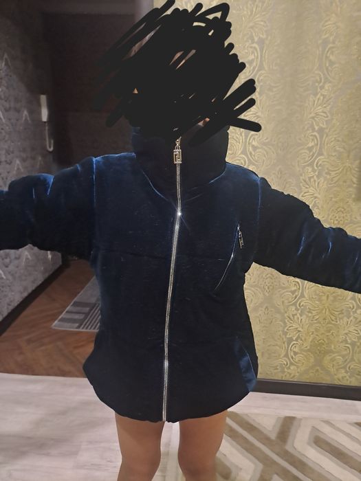 Продам куртку женскую.
