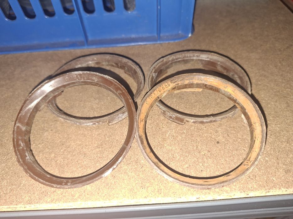 Втулки 4 броя 70,4/66,6 и 66,6/57,1