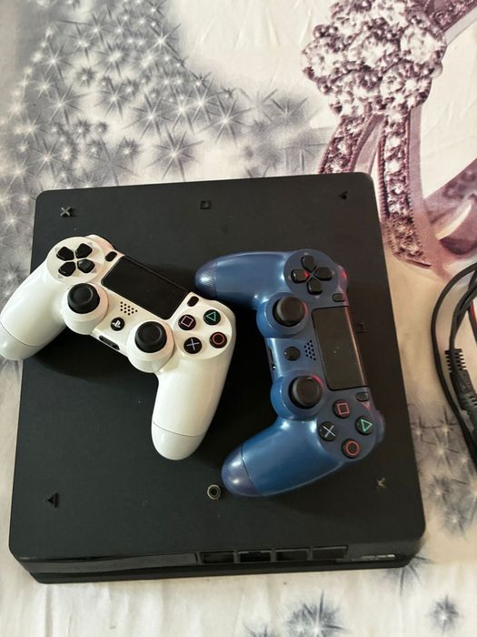 Playstation 4 slim impecabil