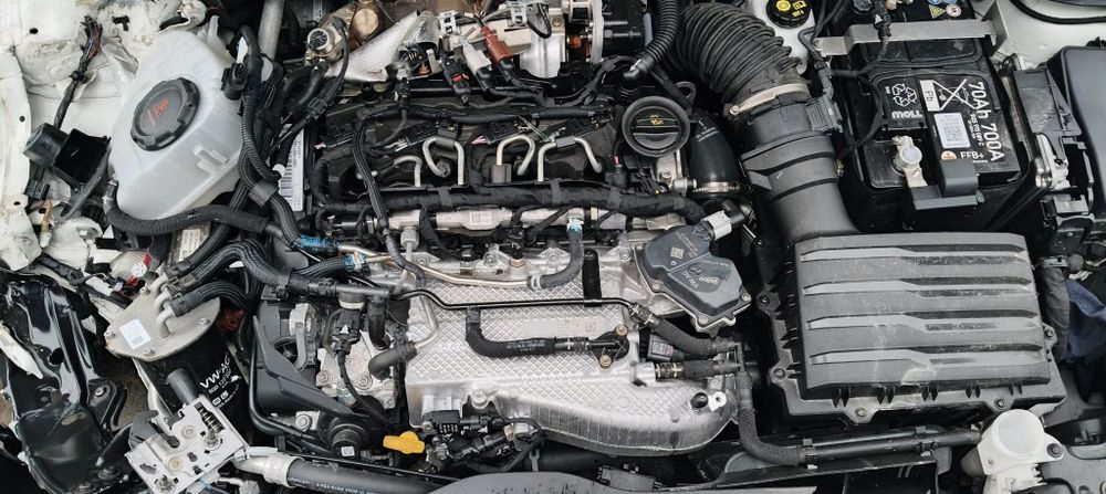 Vând piese auto Volkswagen Golf 8 2.0 tdi 150 cp an de fabricație 2023