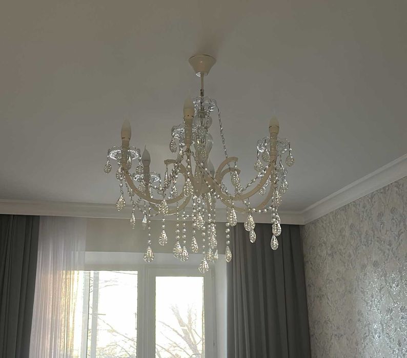 Срочна продается люстра