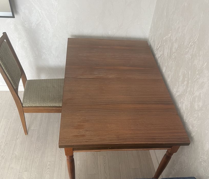 Продам обеденный стол