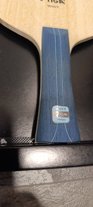 Професионално дърво за тенис на маса Stiga Wavy Fiber Carbon.