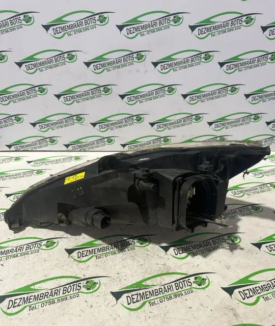 Far dreapta Ford Focus 2001 1.6 MT (101 hp)