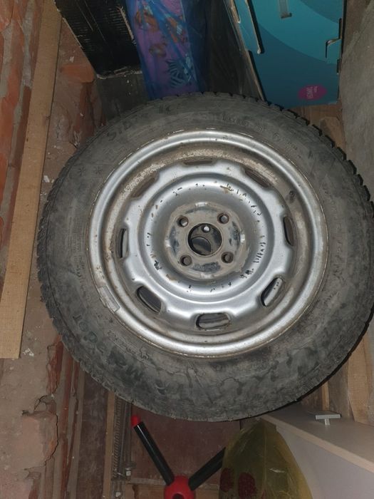 Продам резину зима шипованная с дисками