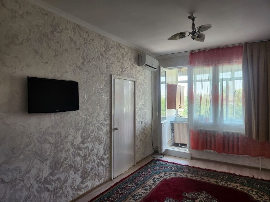 Максим Горький метро. Центр. Продаётся 1 квартира