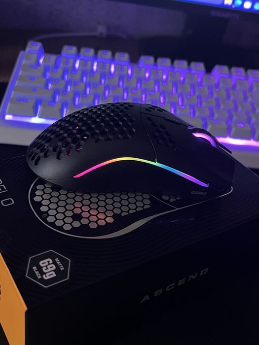 Продавам геймърска мишка Glorious Model O Wireless (Matte Black)