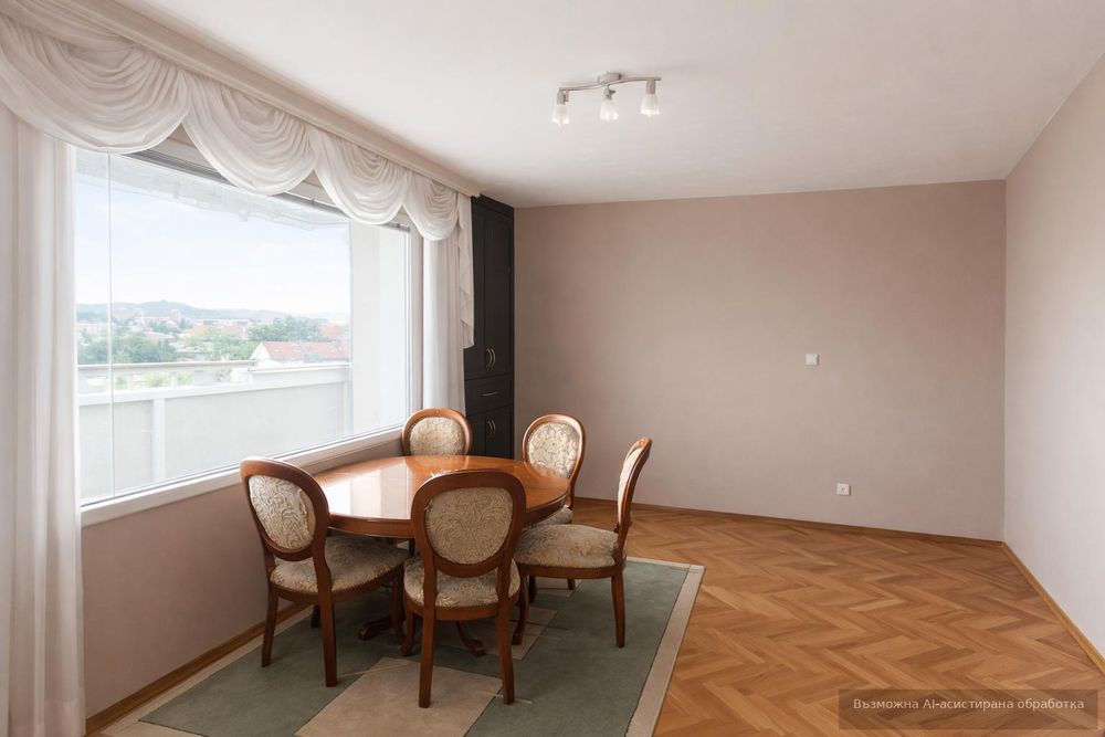 Тристаен апартамент под наем в Център