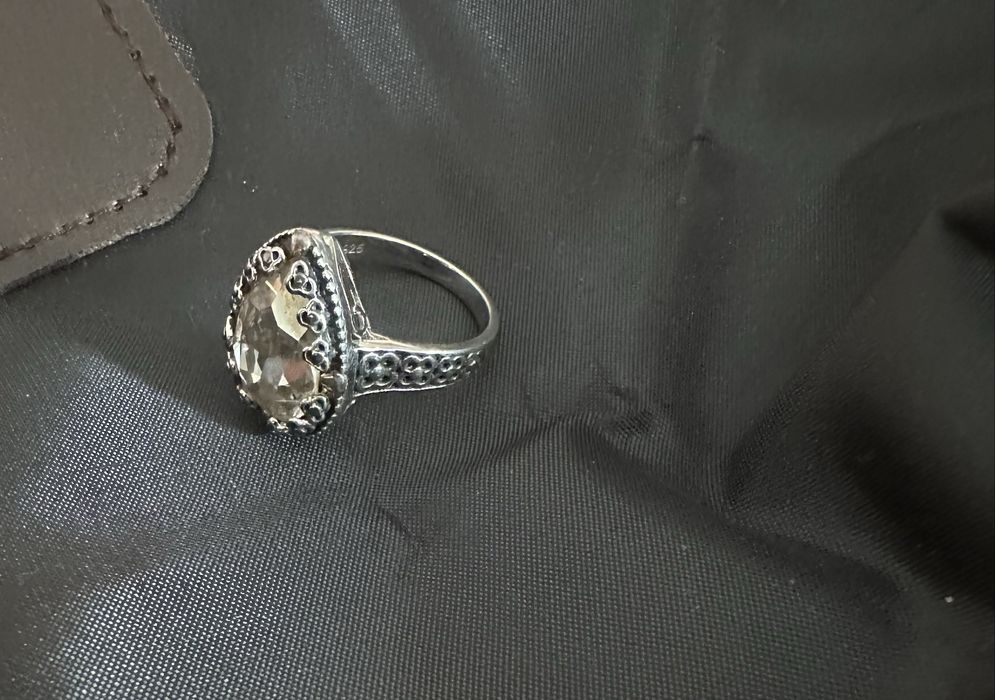 Продам серебрянное кольцо