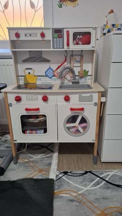 Bucatarie și birou stare foarte buna ...