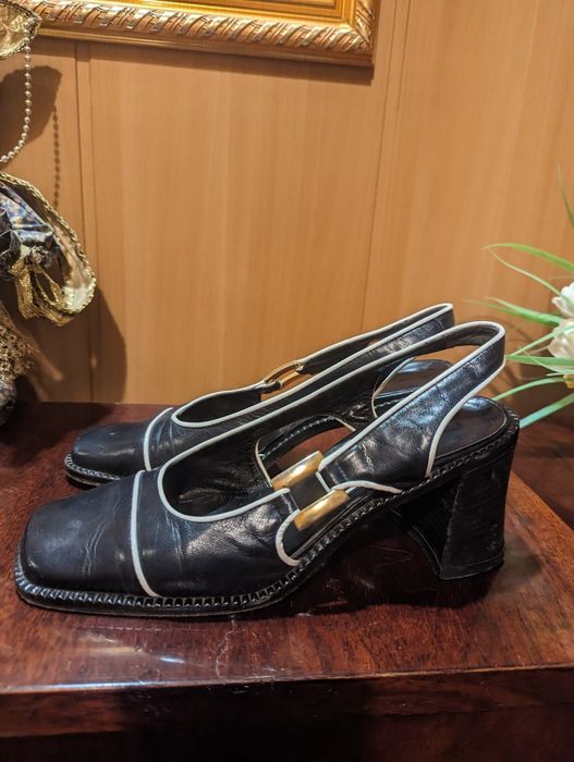 Продам фирменные кожаные итальянские босоножки