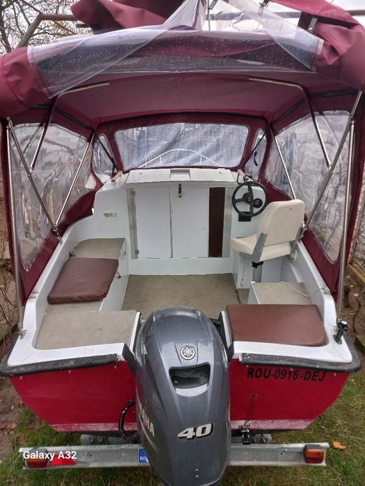 Vând barcă complet echipata