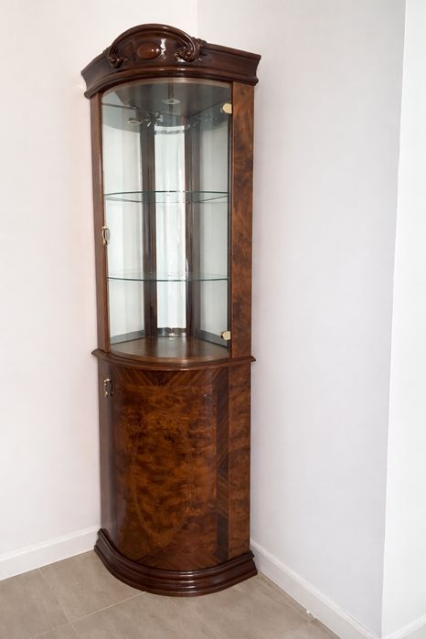 Продам витринный шкаф