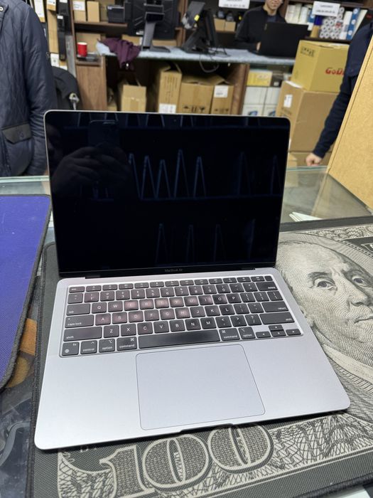 Macbook Air M1 chip 8/256