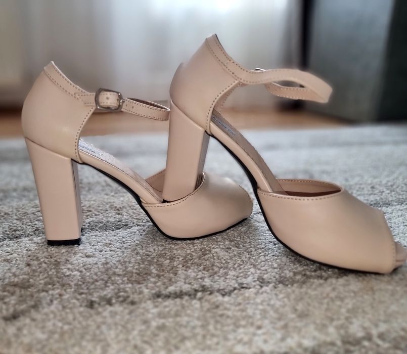 Sandale bej marimea 36