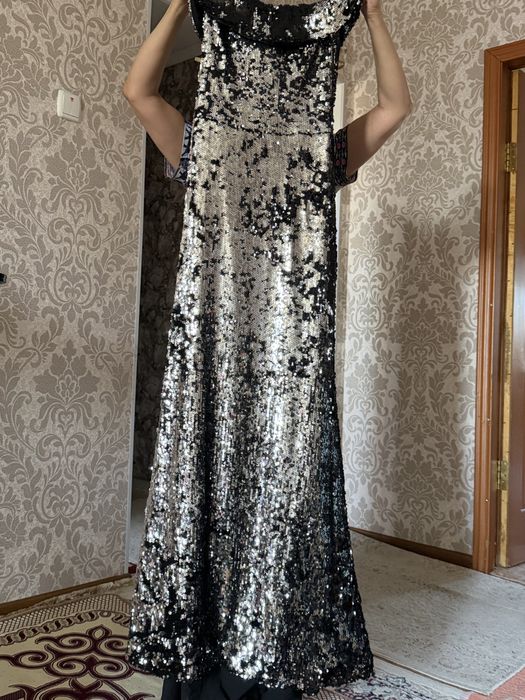 Платье с поеткой очень красивое