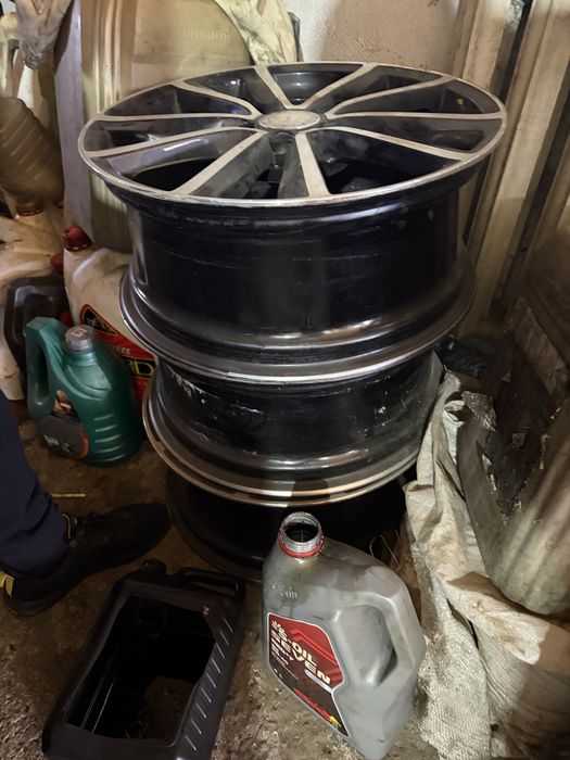 Продам диски на мерседес.