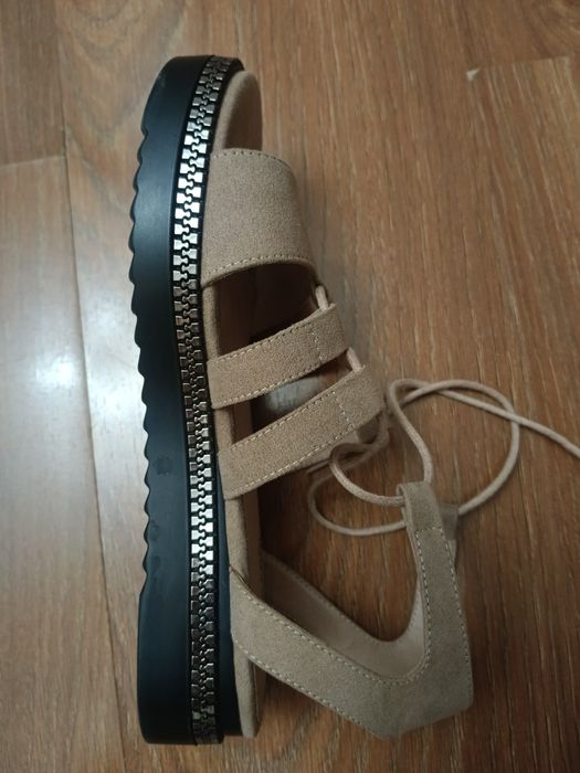 Продам женскую обувь