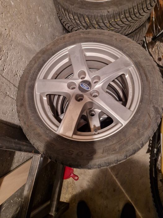 Комплект зимни гуми 205/55/16 с алуминиеви джнати 5х108
