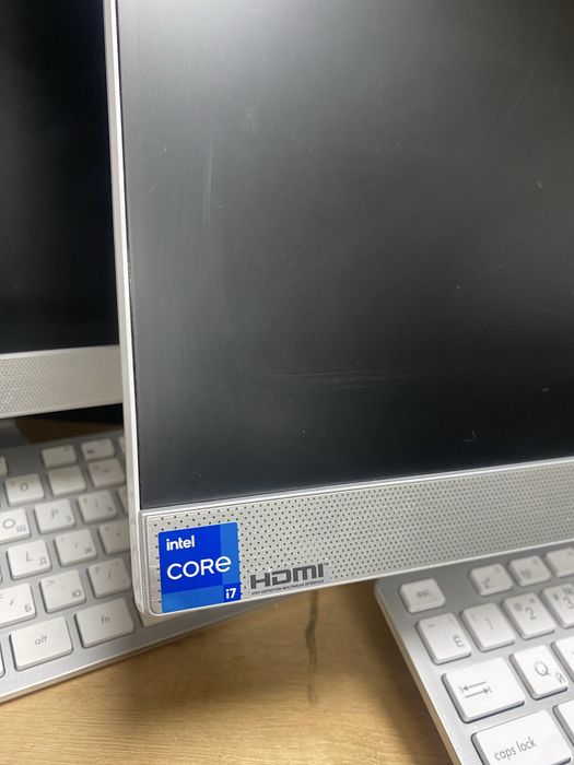 Моноблок Asus i7-11/RAM11/SSD512