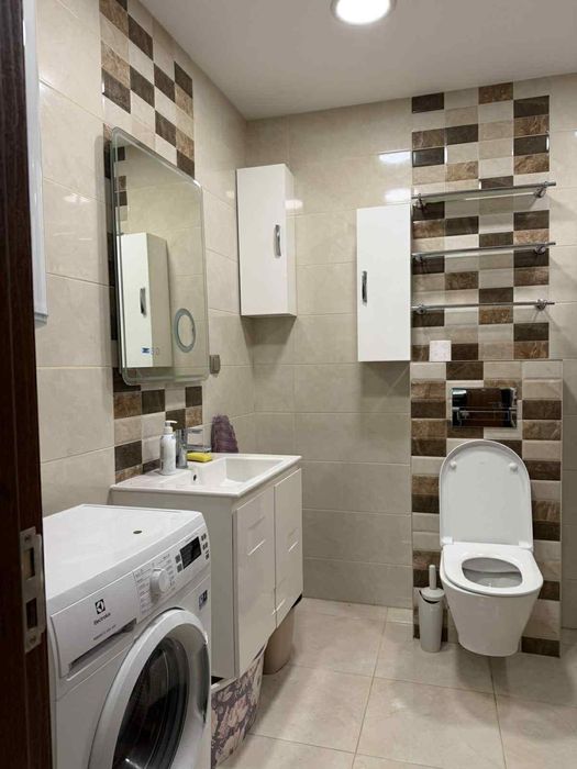 Дава се под наем Тристаен апартамент в София, Център - 92 кв.м за 896.58 € - Снимка #9