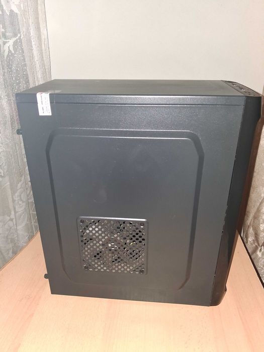 DESKTOP LENOVO, Proc. I5, 4 GB placa video dedicata