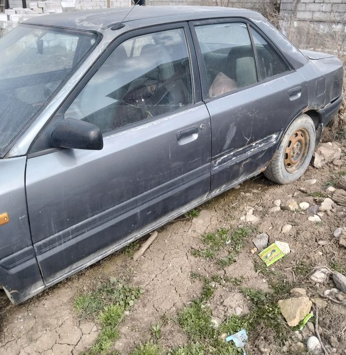 Машина Мазда 323