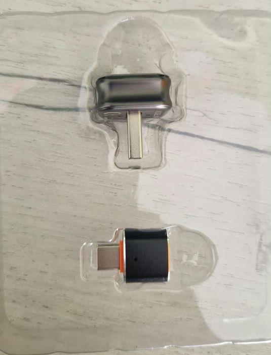 Безжичен carplay adapter 2 бр за 30 евро,1 бр 17 евро