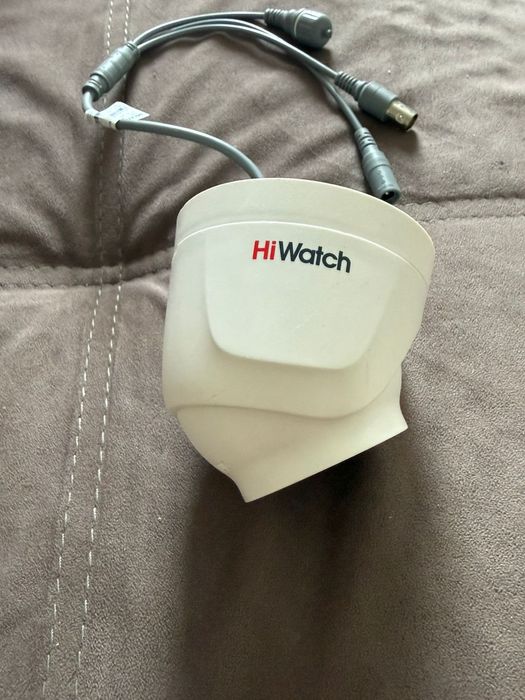 Камера Hiwatch.      .
