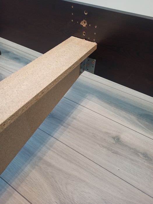 Спалня с подматрачни рамки и запазен двулицев матрак 160/200