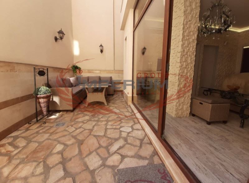 Дава се под наем Тристаен апартамент в Варна, Колхозен пазар - 80 кв.м за 765 € - Снимка #8