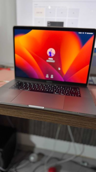 MacBook Pro Retina A1707 2017 cu touch bar