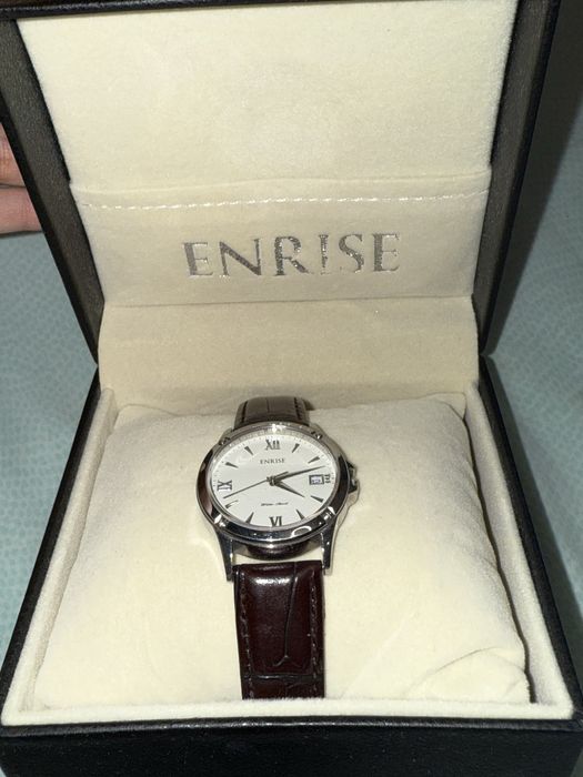 Часы на запястье