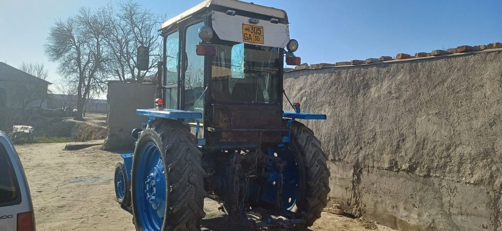 Трактор 28 сотилади