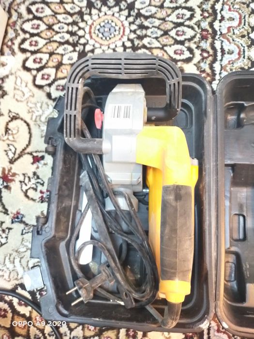 Продам штраборез и пылесос