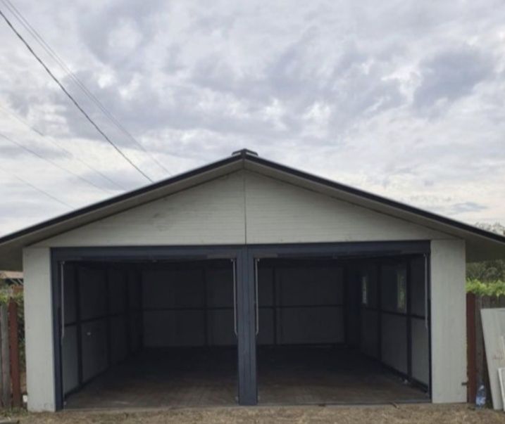 Vând garaj auto pe structură metalică