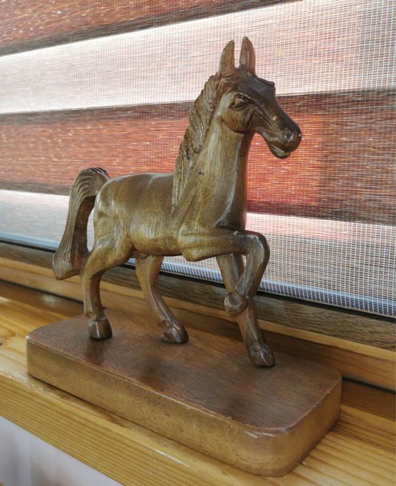 Антикварна ръчно резбована фигура на камила масивно маслиново дърво !